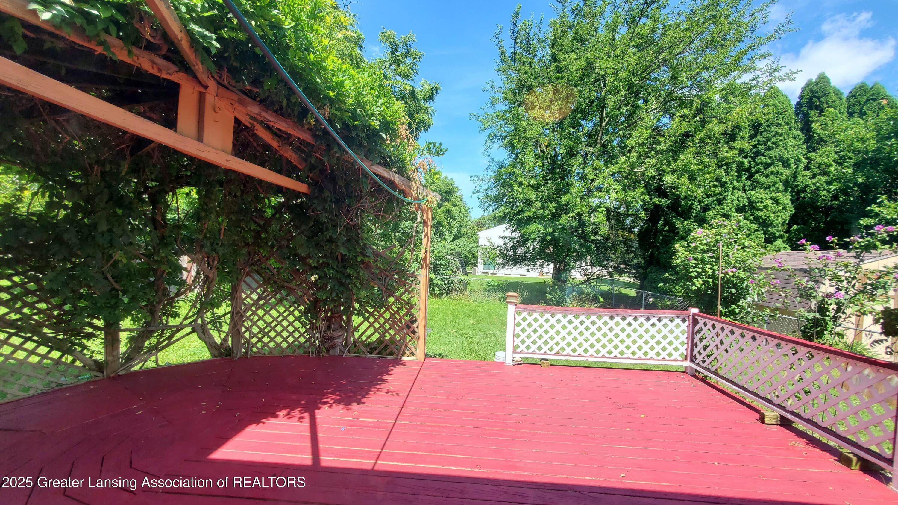 3116 Colchester Road Lansing, MI 48906 - Photo 22 of 23 20240821_133956