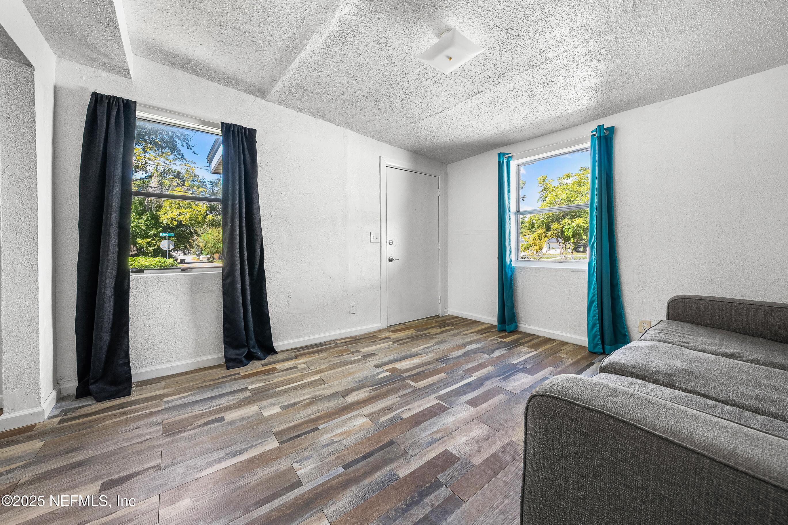 843 Line Street Jacksonville, FL 32209 - Photo 4 of 13 a bedroom with a bed and a window