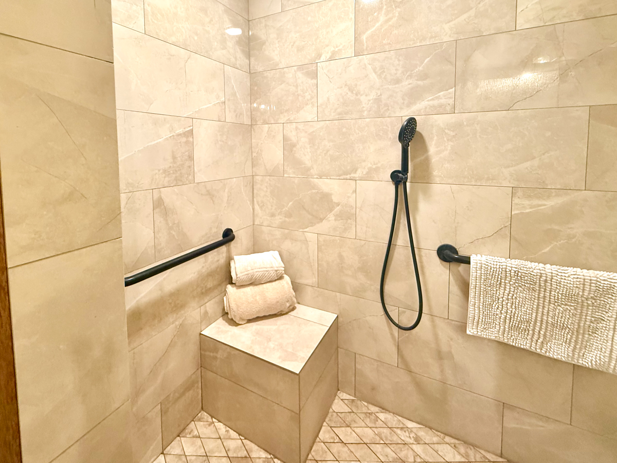 617 Ainako Avenue, Unit 1 Hilo, HI 96720 - Photo 17 of 29 a bathroom with a shower