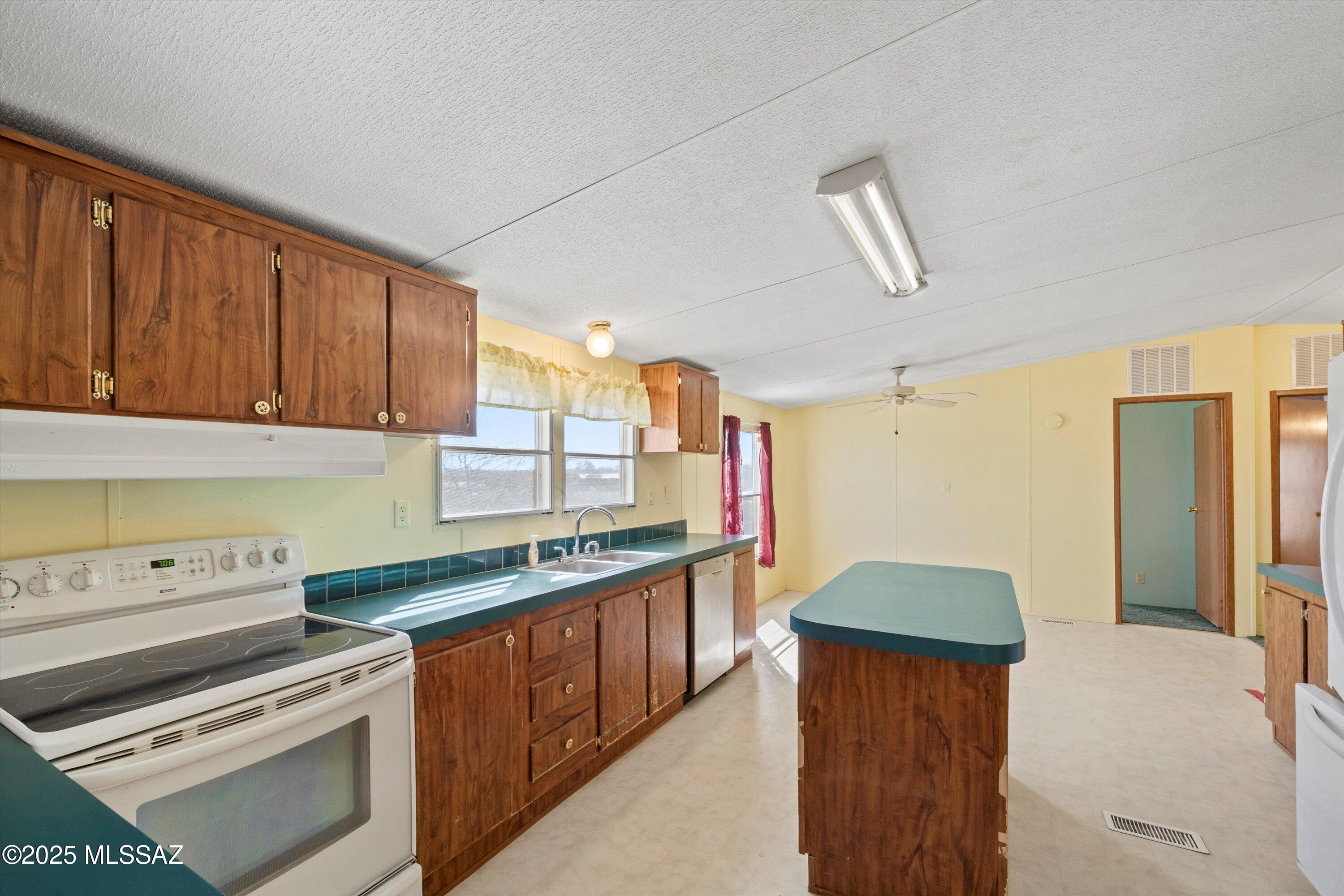 12640 South Ocotillo Ridge Trail Vail, AZ 85641 - Photo 16 of 43 Gallery Image 16