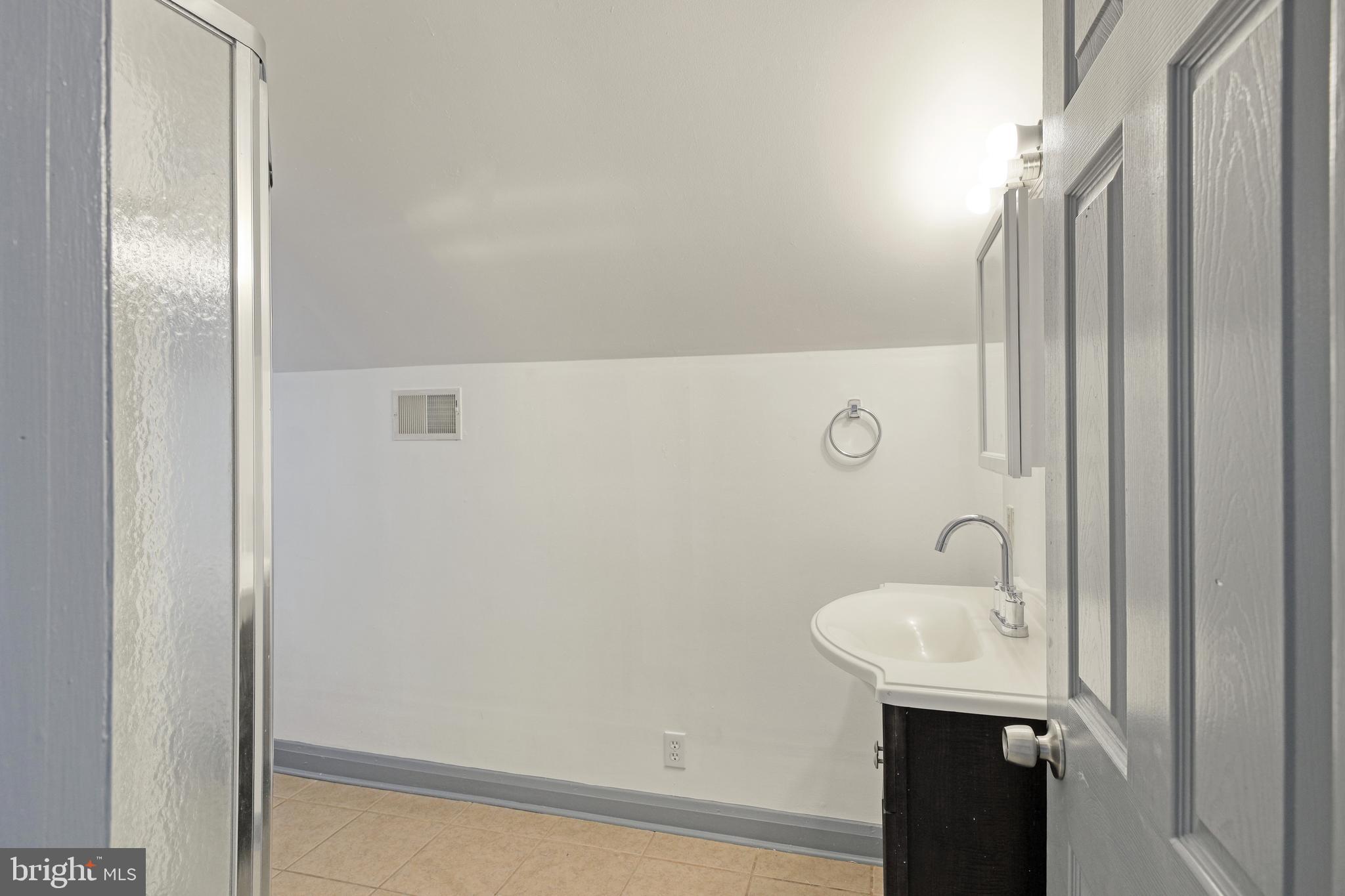 8 Beacon Hill Road Gwynn Oak, MD 21207 - Photo 15 of 24