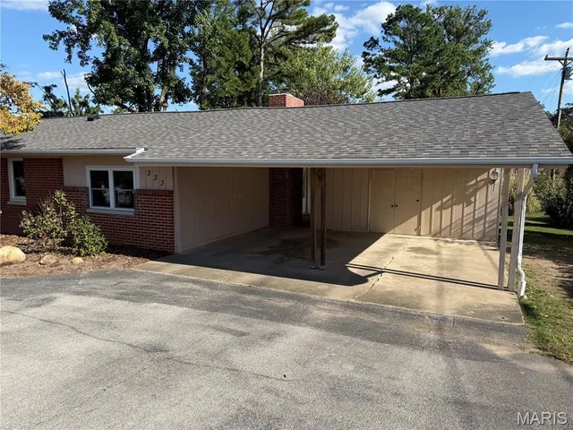 $298,000 | 333 Lynnie Street, Perryville, MO 63775