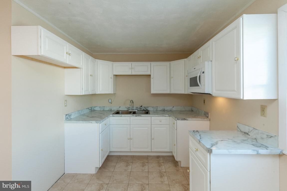 25 Cherry Hill Road Ranson, WV 25438 - Photo 12 of 25 Kitchen