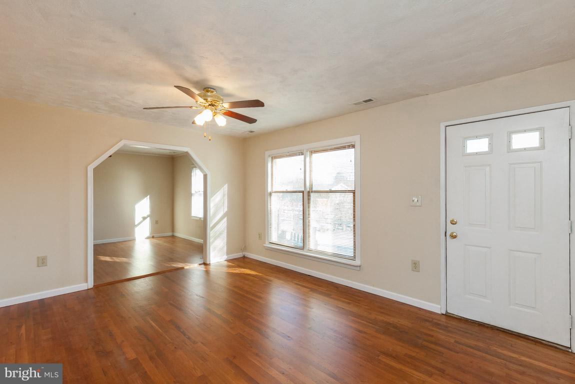25 Cherry Hill Road Ranson, WV 25438 - Photo 6 of 25 Living Room