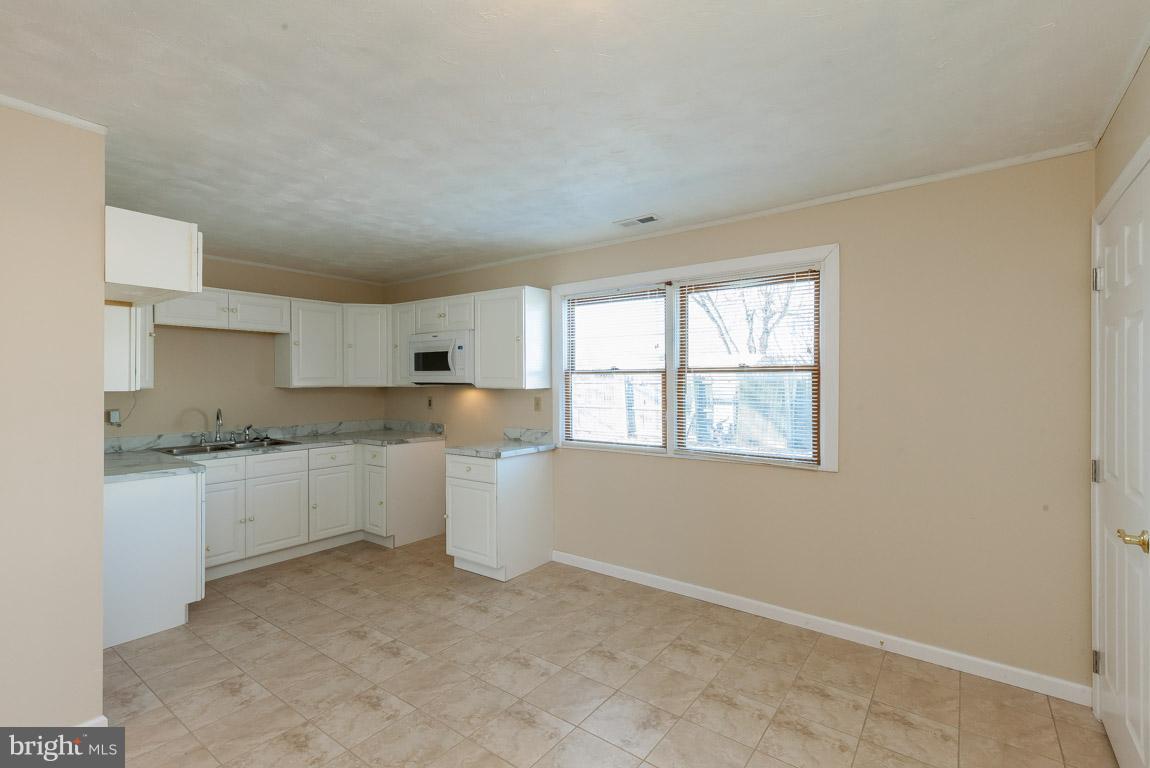 25 Cherry Hill Road Ranson, WV 25438 - Photo 10 of 25 Kitchen
