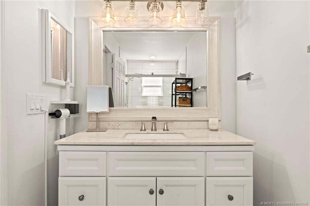 4401 Southeast Satinleaf Place Stuart, FL 34997 - Photo 22 of 51 Primary Bath