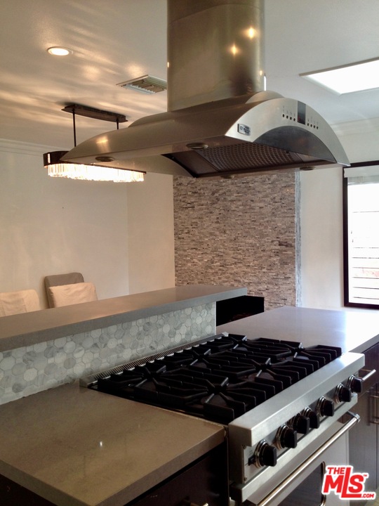 8142 Amor Road Los Angeles, CA 90046 - Photo 13 of 21