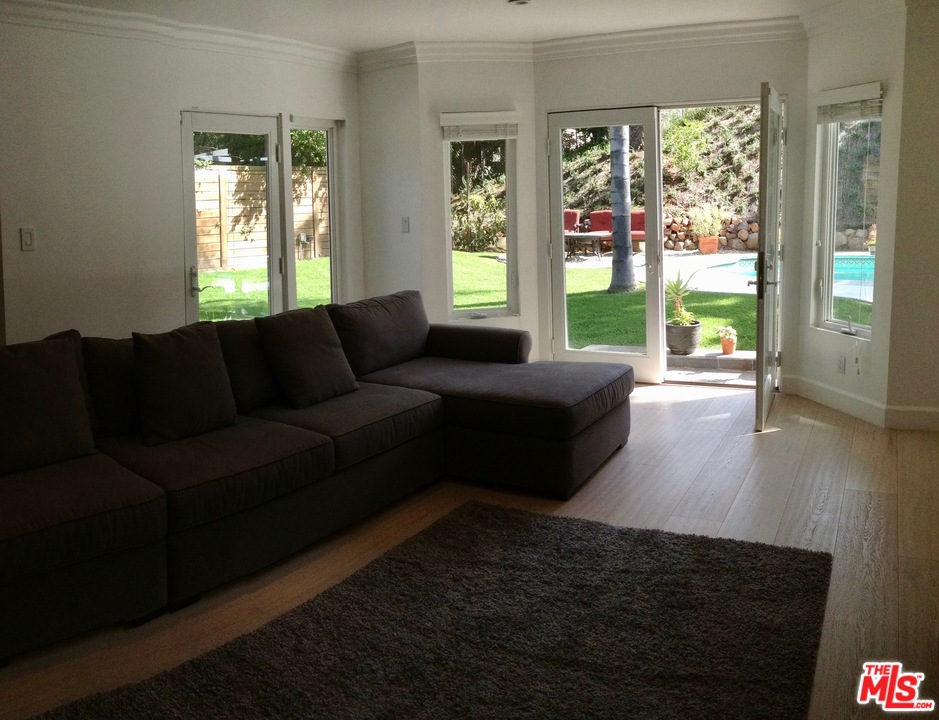 8142 Amor Road Los Angeles, CA 90046 - Photo 7 of 21