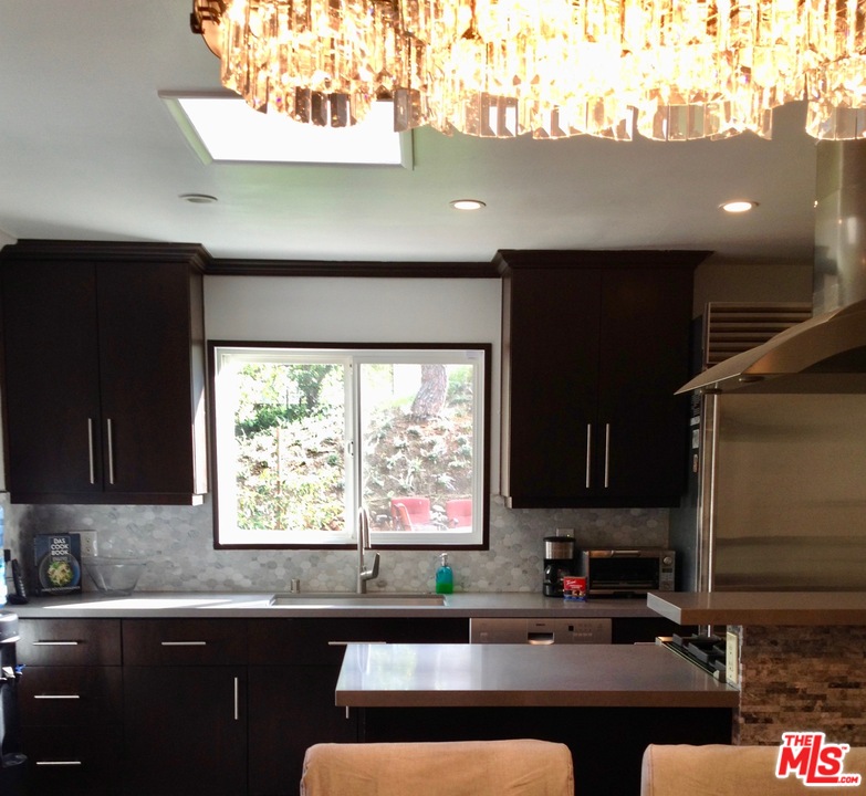 8142 Amor Road Los Angeles, CA 90046 - Photo 10 of 21