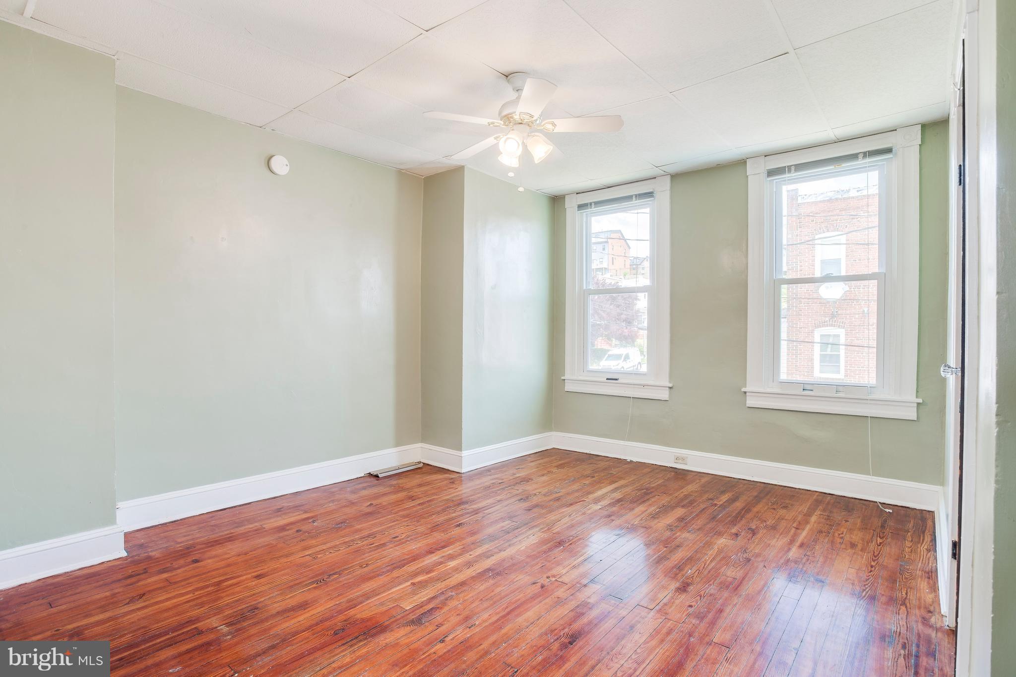 4119 Falls Road Baltimore, MD 21211 - Photo 19 of 23 third bedroom in the back of the house