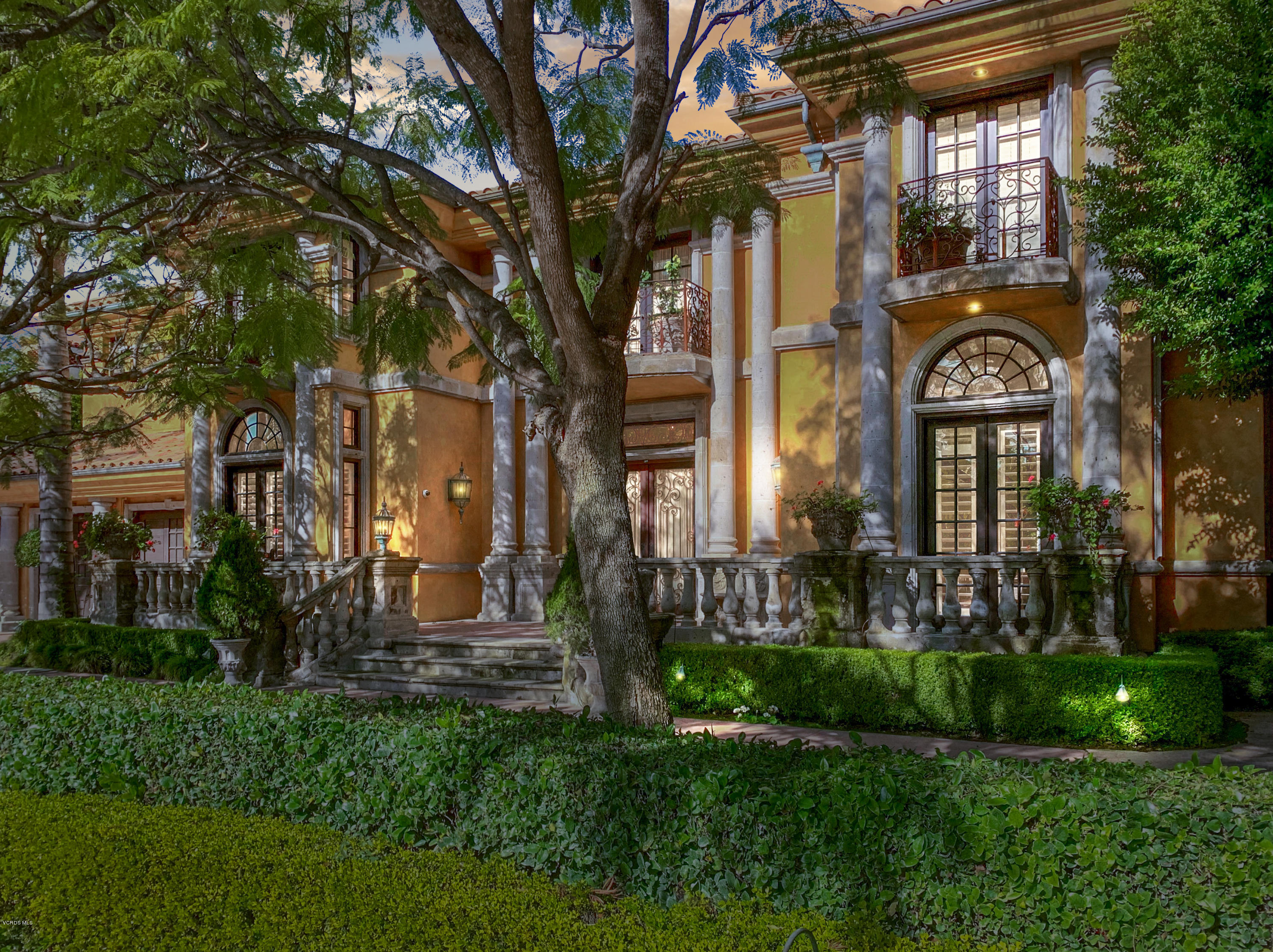 14003 Aubrey Road Beverly Hills, CA 90210 - Photo 2 of 49 a front view of a house with a garden