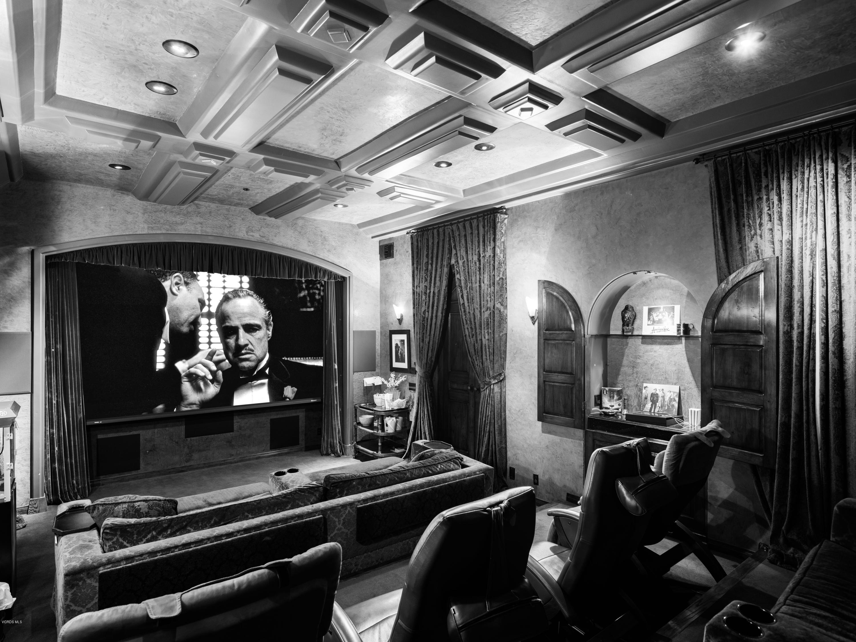 14003 Aubrey Road Beverly Hills, CA 90210 - Photo 24 of 49 a room with gym equipment