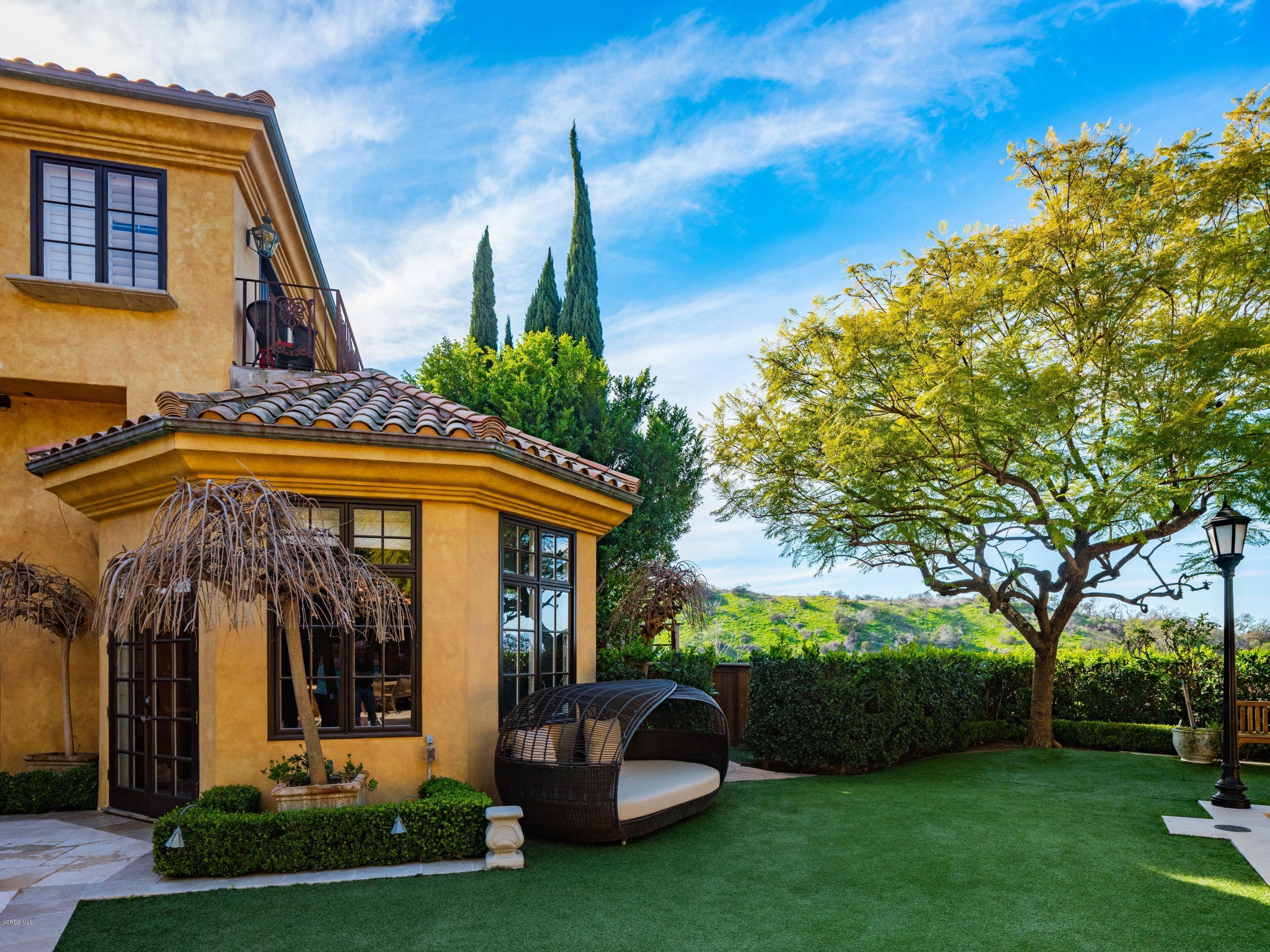 14003 Aubrey Road Beverly Hills, CA 90210 - Photo 47 of 49 a front view of a house with garden