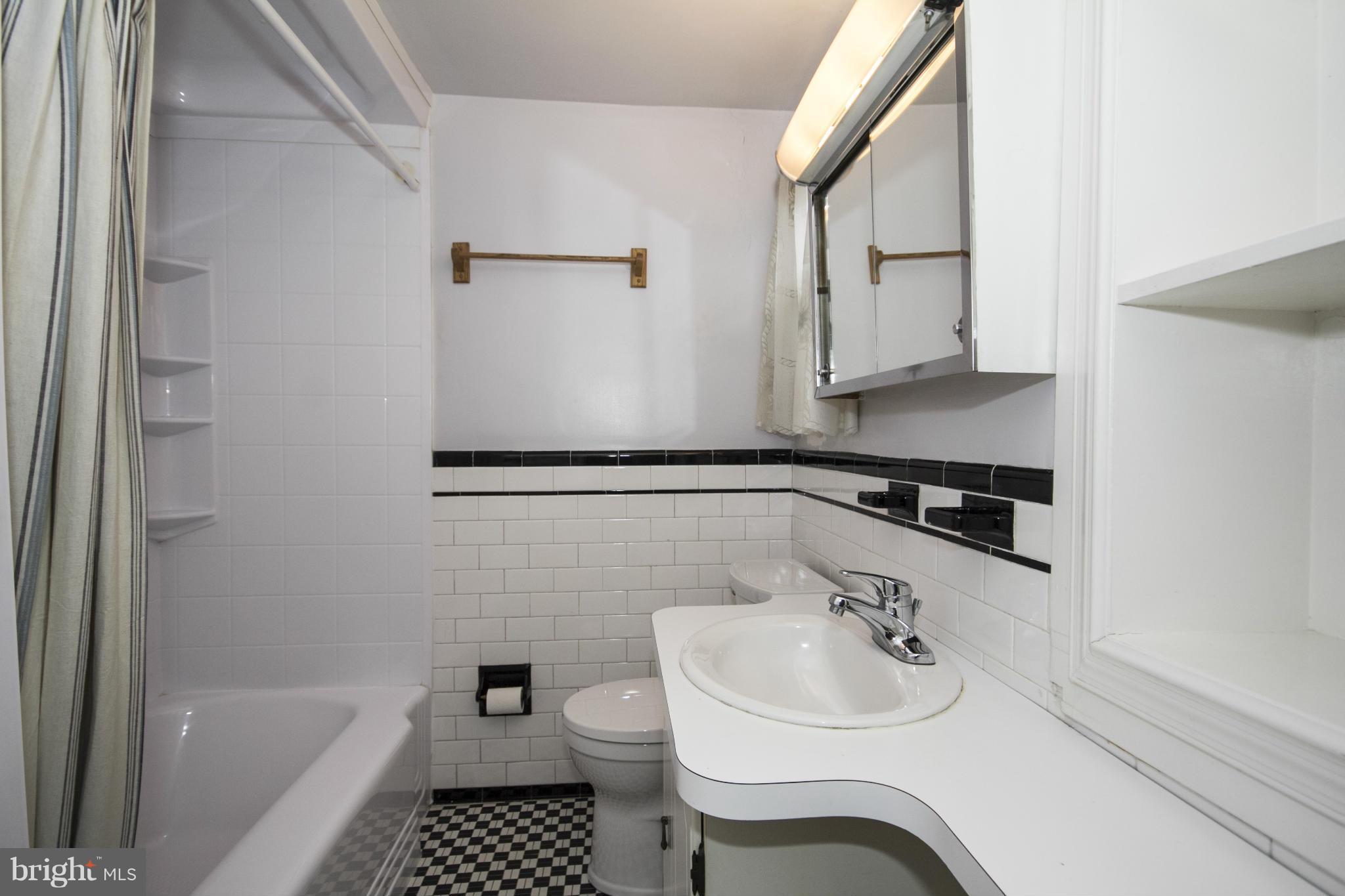 2801 Onyx Road Baltimore, MD 21234 - Photo 11 of 20 Upper Level Full Bath