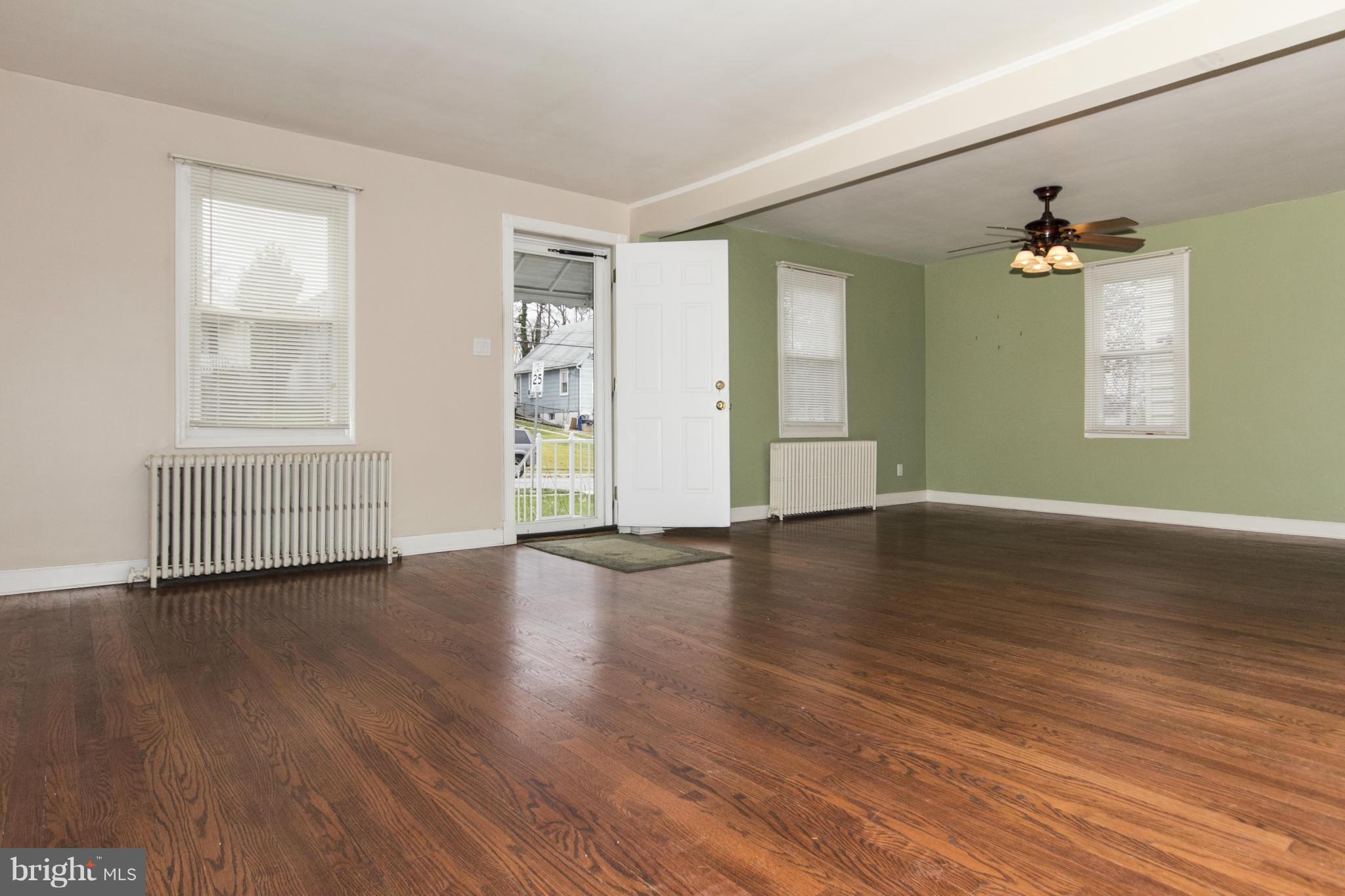 2801 Onyx Road Baltimore, MD 21234 - Photo 5 of 20 Living Room/Dining Room