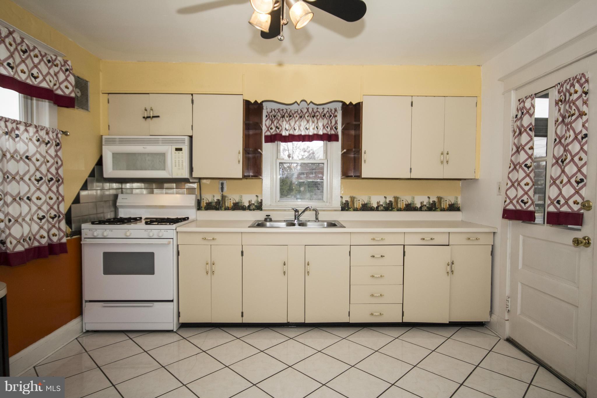 2801 Onyx Road Baltimore, MD 21234 - Photo 6 of 20 Kitchen