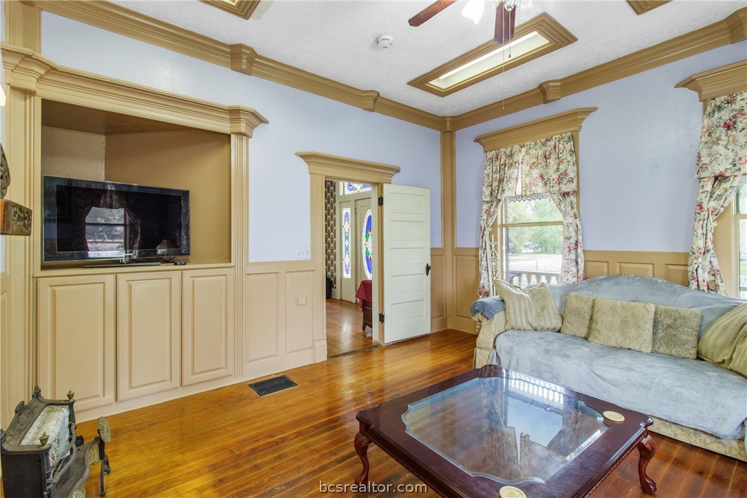106 South Logan Avenue Bryan, TX 77803 - Photo 11 of 47 a living room with furniture and a flat screen tv