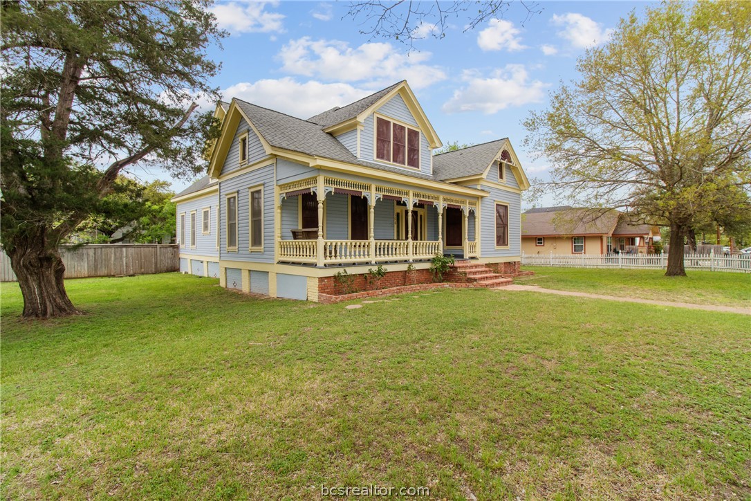 106 South Logan Avenue Bryan, TX 77803 - Photo 3 of 47 a front view of house with yard and green space