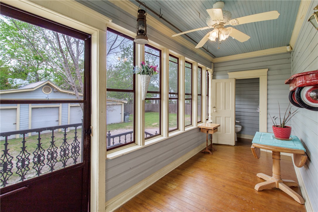 106 South Logan Avenue Bryan, TX 77803 - Photo 37 of 47 a very nice looking room with a large window
