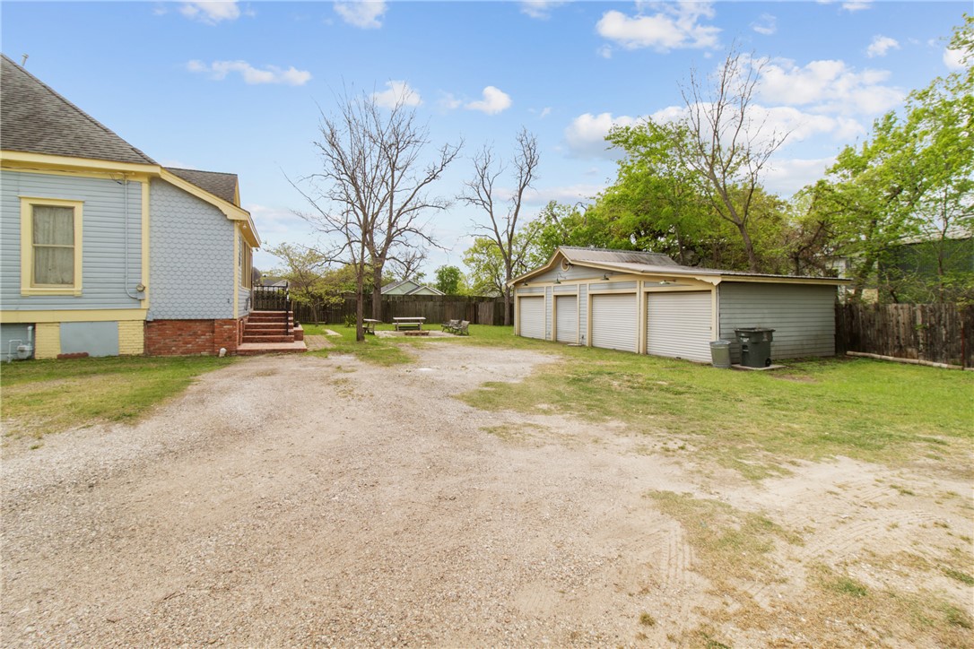 106 South Logan Avenue Bryan, TX 77803 - Photo 41 of 47 a house view with a backyard space