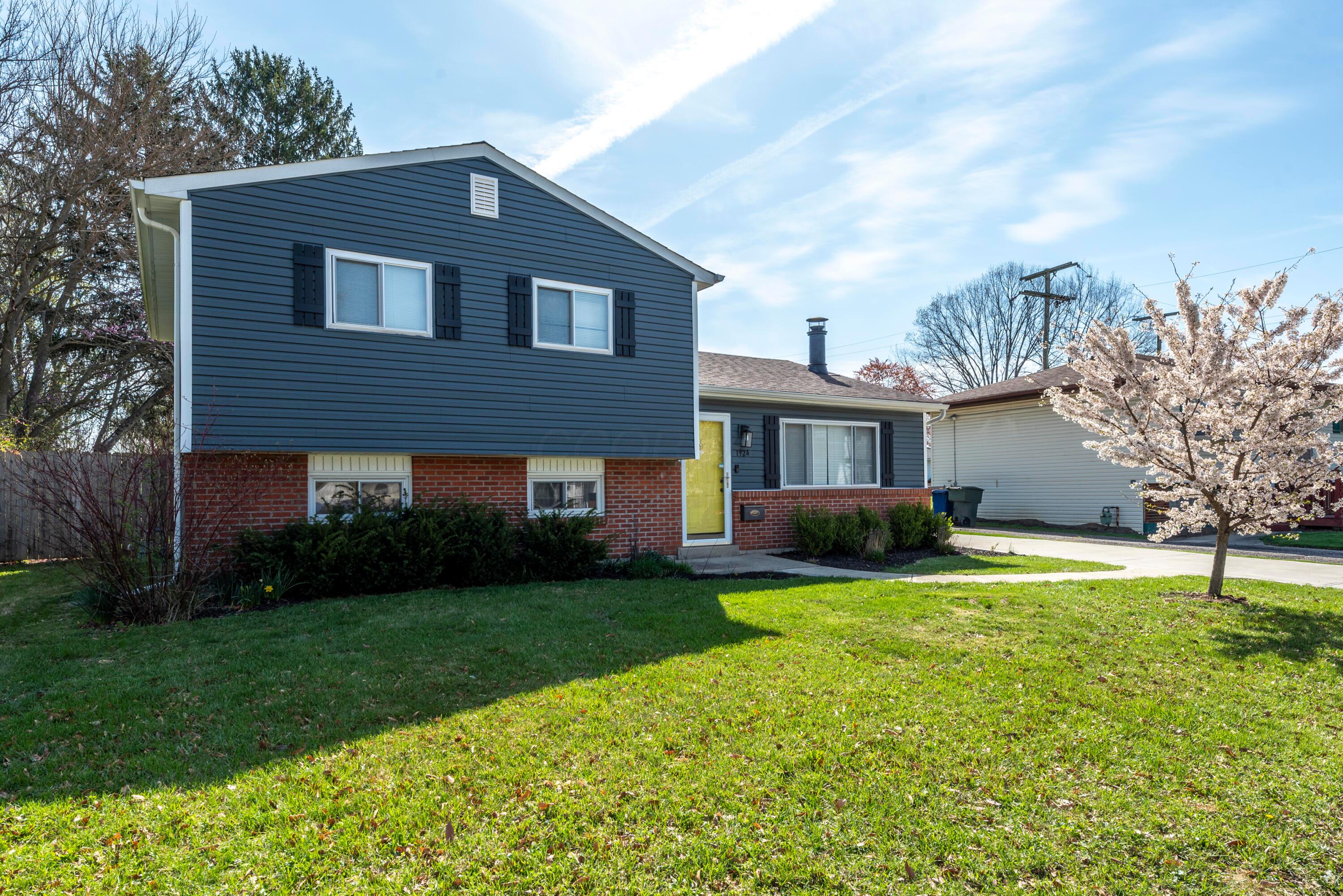 1924 Alsace Road Columbus, OH 43232 - Photo 3 of 43 MAR_3486