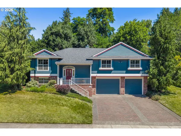 $949,000 | 3690 Arrowhead Avenue, Hood River, OR 97031