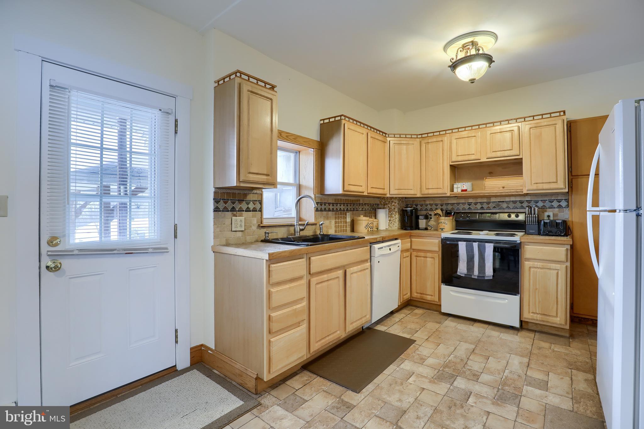 3588 State Hill Road Reading, PA 19608 - Photo 4 of 33