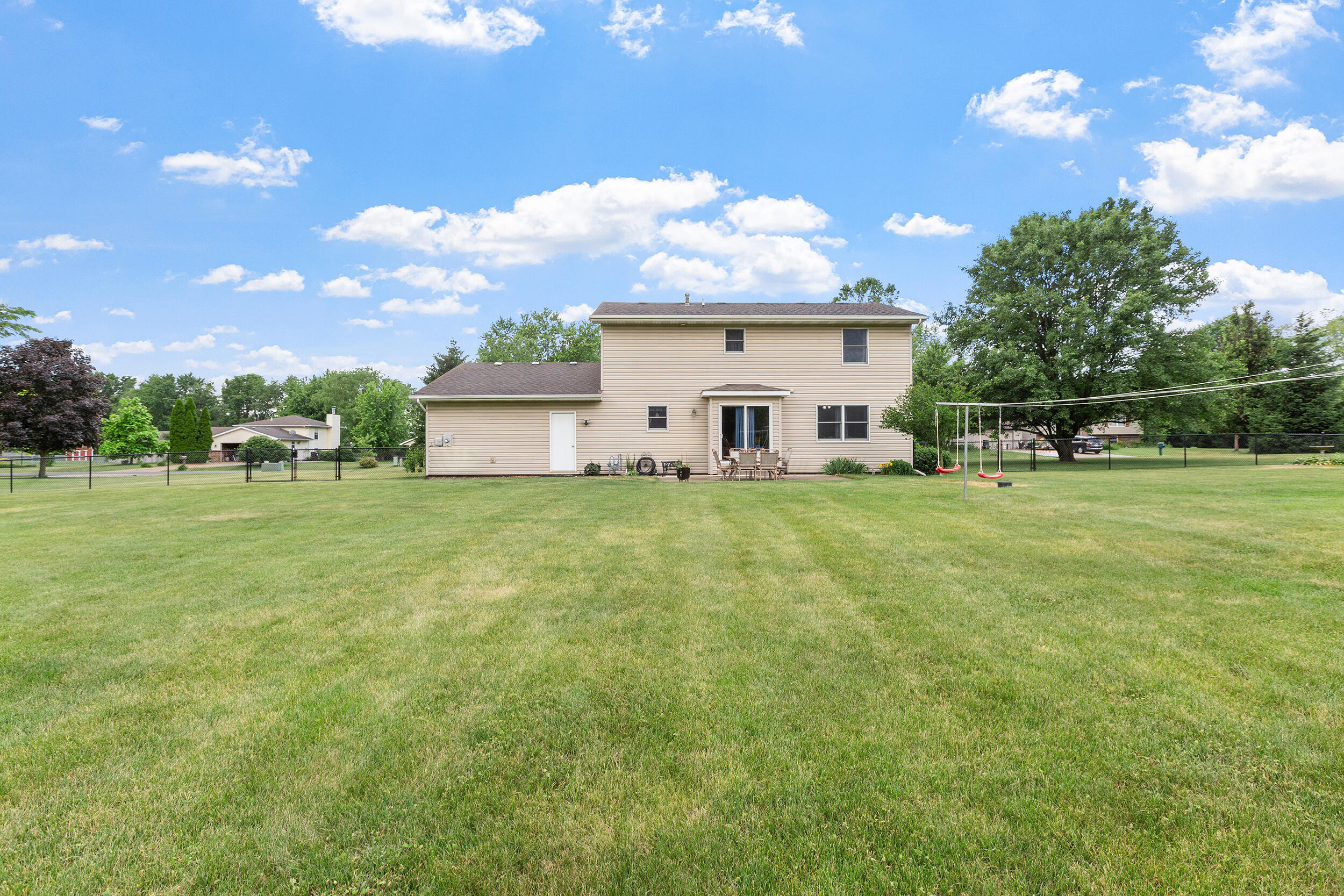 889 Rustic Acres Lane Hebron, IN 46341 - Photo 17 of 19 2500x1667