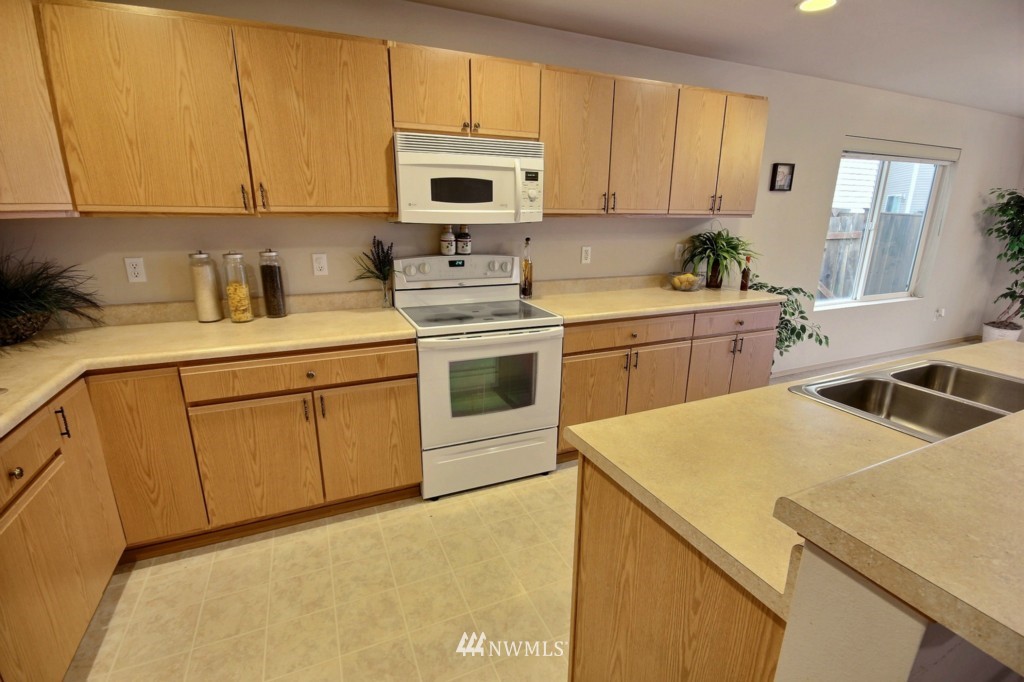14511 Southeast 153rd Place Renton, WA 98058 - Photo 5 of 24 Gallery Image 5