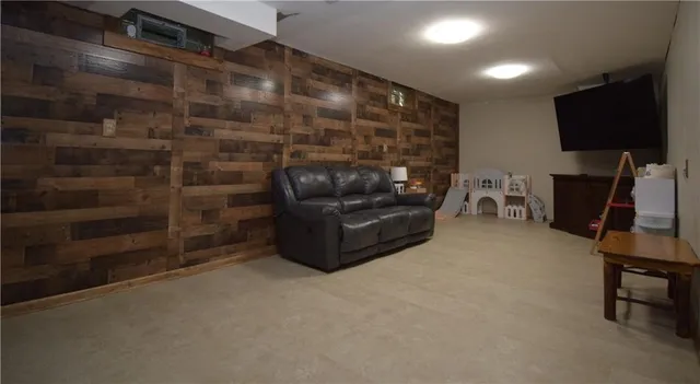 $329,000 | 412 Circle Drive, Ellwood City, PA 16117