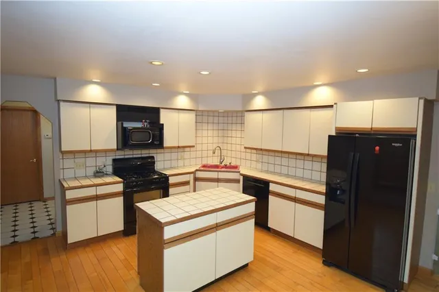 $329,000 | 412 Circle Drive, Ellwood City, PA 16117