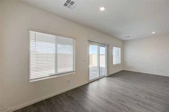 $2,200 | 502 Red Lovebird Avenue, Henderson, NV 89011