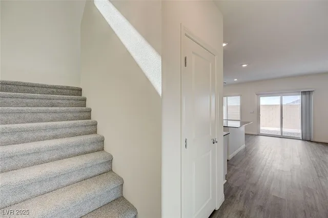 $2,200 | 502 Red Lovebird Avenue, Henderson, NV 89011