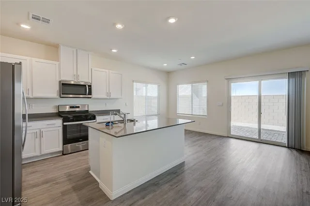 $2,200 | 502 Red Lovebird Avenue, Henderson, NV 89011