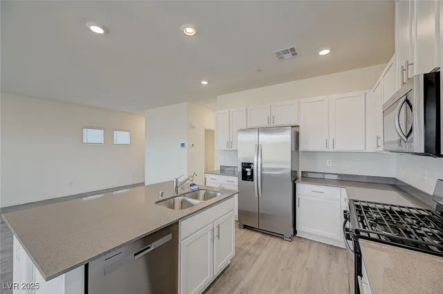 $2,200 | 502 Red Lovebird Avenue, Henderson, NV 89011