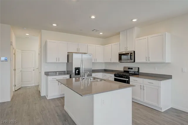 $2,200 | 502 Red Lovebird Avenue, Henderson, NV 89011