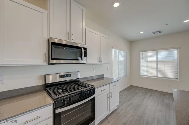 $2,200 | 502 Red Lovebird Avenue, Henderson, NV 89011