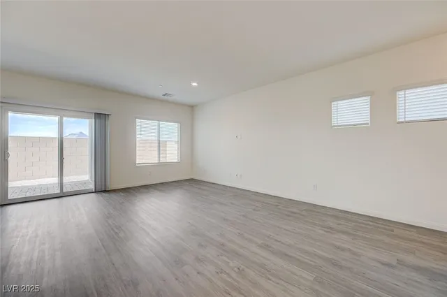 $2,200 | 502 Red Lovebird Avenue, Henderson, NV 89011