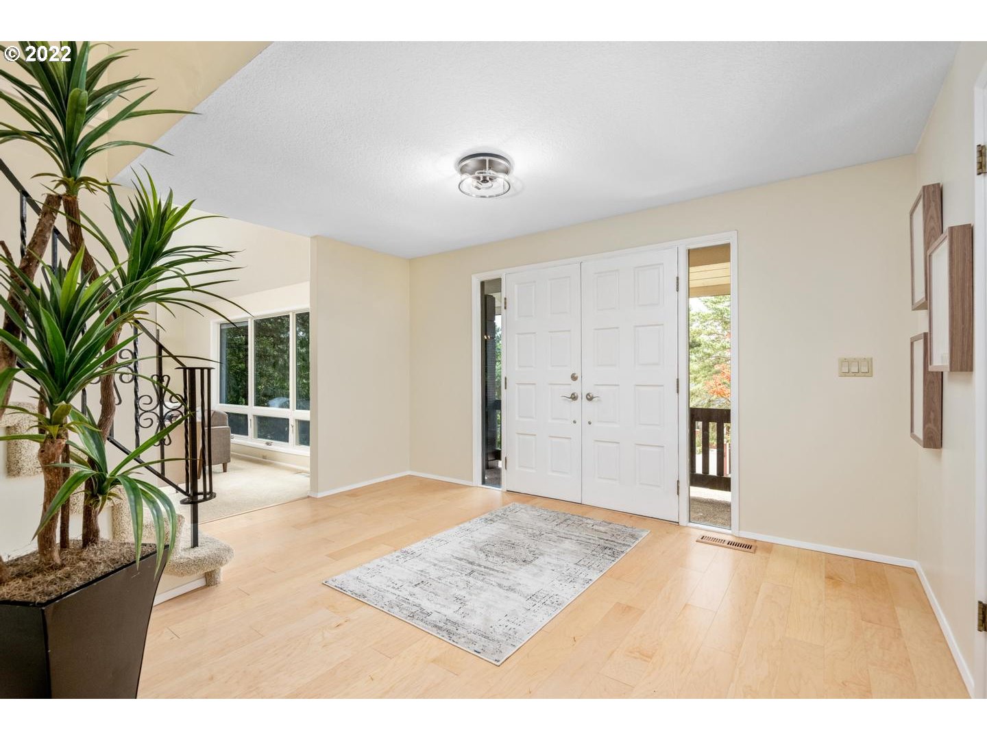 6735 Southwest Raleighview Court Portland, OR 97225 - Photo 2 of 30 Entrance/Foyer