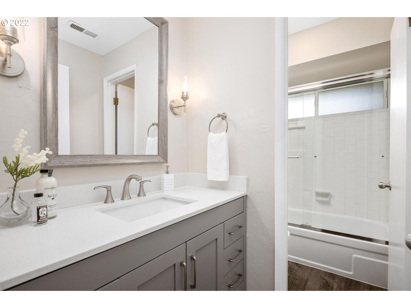 6735 Southwest Raleighview Court Portland, OR 97225 - Photo 25 of 30 Bathroom