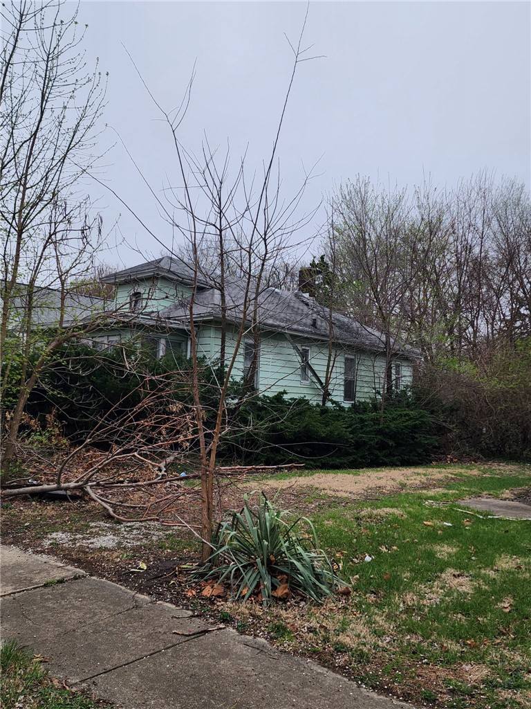 1627 East Johns Avenue Decatur, IL 62521 - Photo 3 of 4 west side