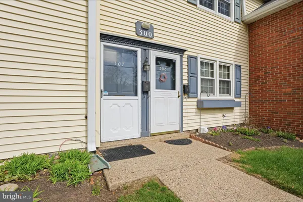 $275,000 | 307 Yardley Common, Morrisville, PA 19067