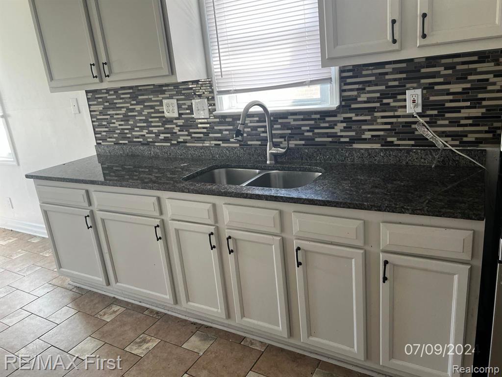 4320 Frazho Road Warren, MI 48091 - Photo 7 of 9