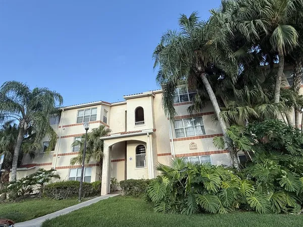 $2,000 | 3390 Pinewalk Drive North, Unit 1012, Margate, FL 33063