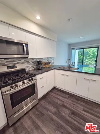 $3,700 | 2651 South Hobart Boulevard, Unit 9, Los Angeles, CA 90018