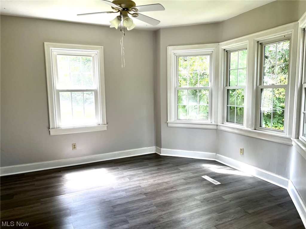 2428 Reeves Road Northeast Warren, OH 44483 - Photo 8 of 23 Dining room