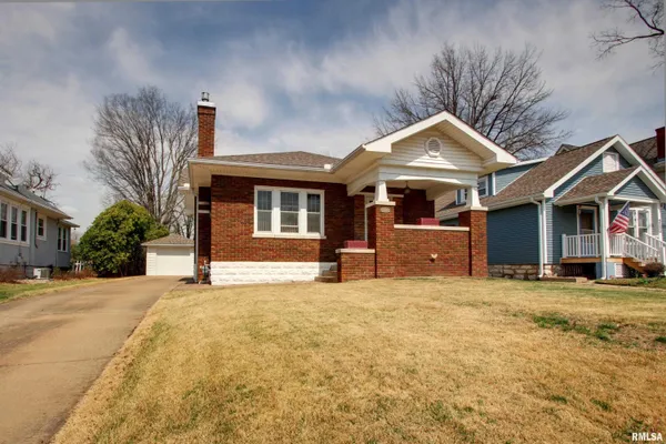 $179,900 | 2133 Hampshire Street, Quincy, IL 62301