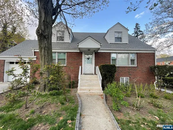 $1,875 | 333 Tremont Avenue, Unit 2, Fort Lee, NJ 07024