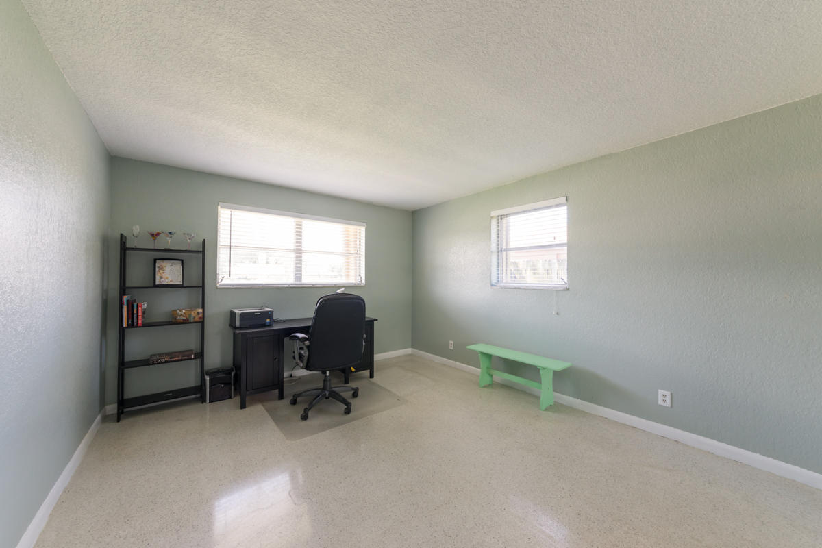 699 Northwest 12th Avenue Boca Raton, FL 33486 - Photo 18 of 21 699 NW 12th Guest Bed 2.1