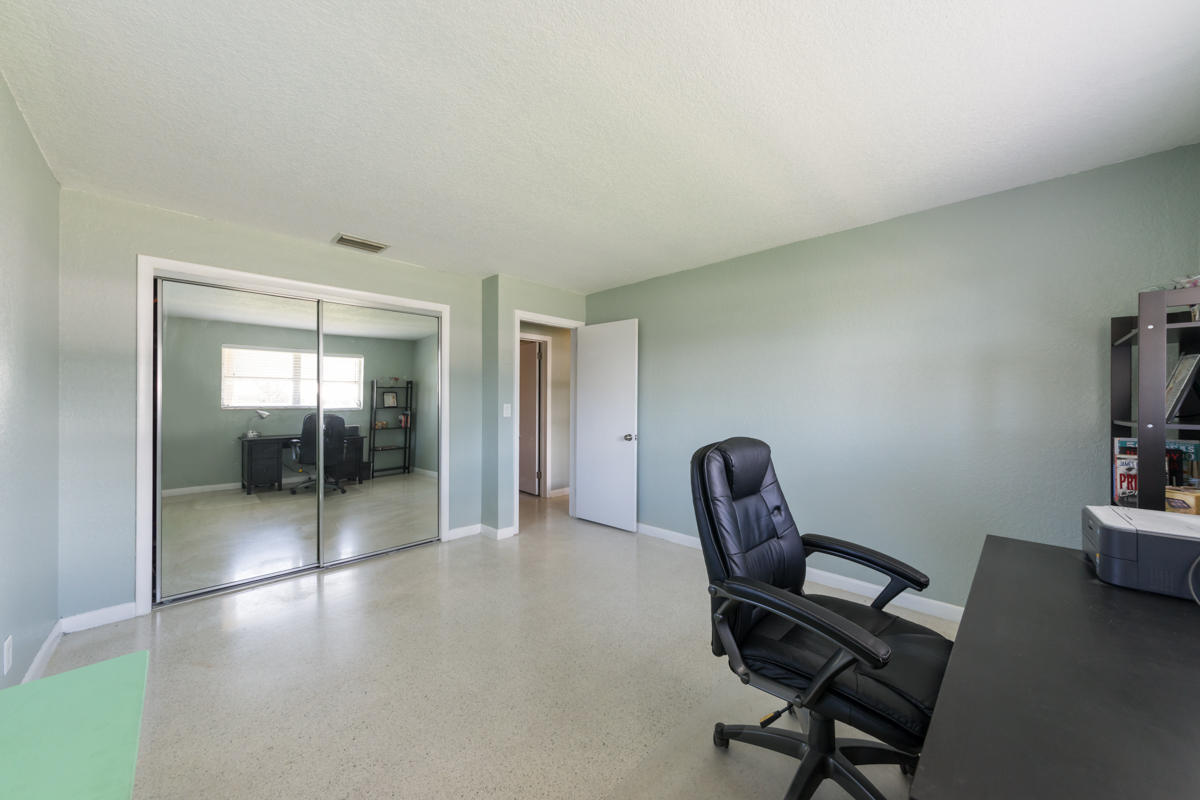 699 Northwest 12th Avenue Boca Raton, FL 33486 - Photo 19 of 21 699 NW 12th Guest Bed 2.2